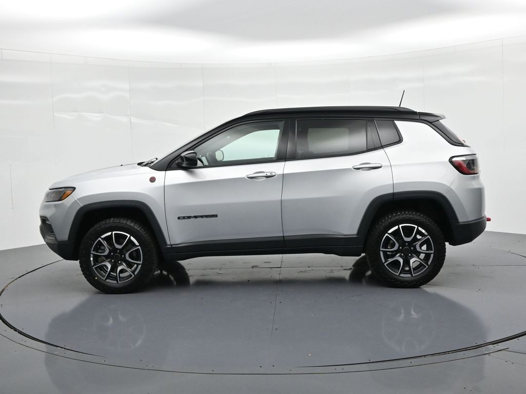 Jeep Compass Vehicle Full-screen Gallery Image 8