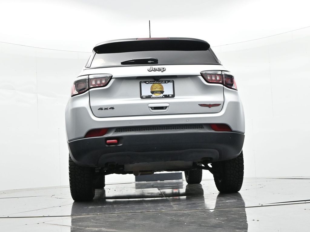 Jeep Compass Vehicle Full-screen Gallery Image 21