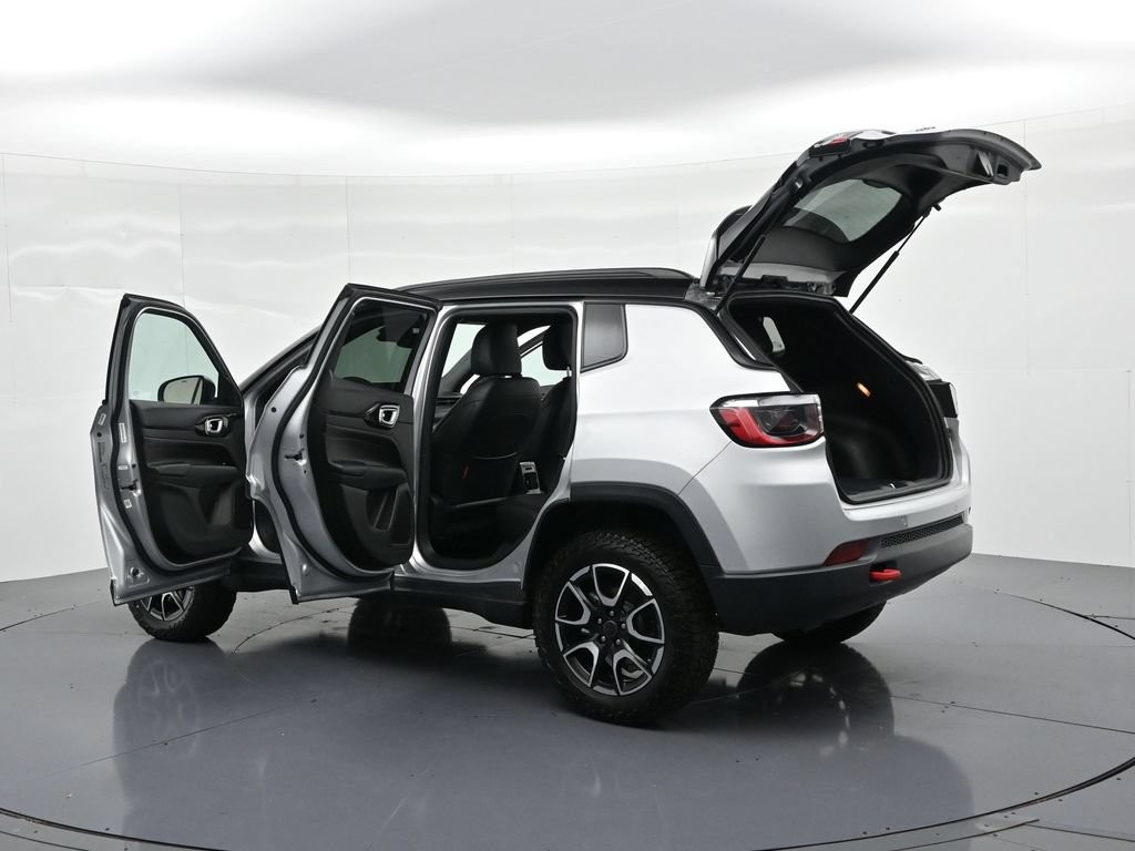 Jeep Compass Vehicle Full-screen Gallery Image 25