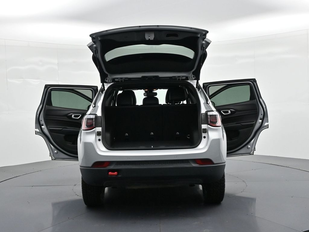 Jeep Compass Vehicle Full-screen Gallery Image 27