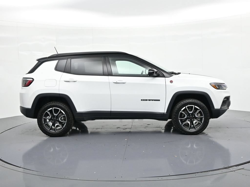 Jeep Compass Vehicle Full-screen Gallery Image 4