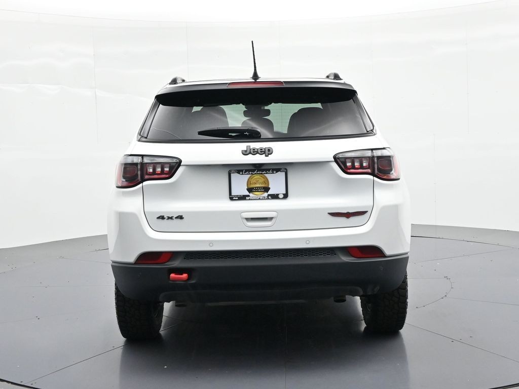 Jeep Compass Vehicle Full-screen Gallery Image 6