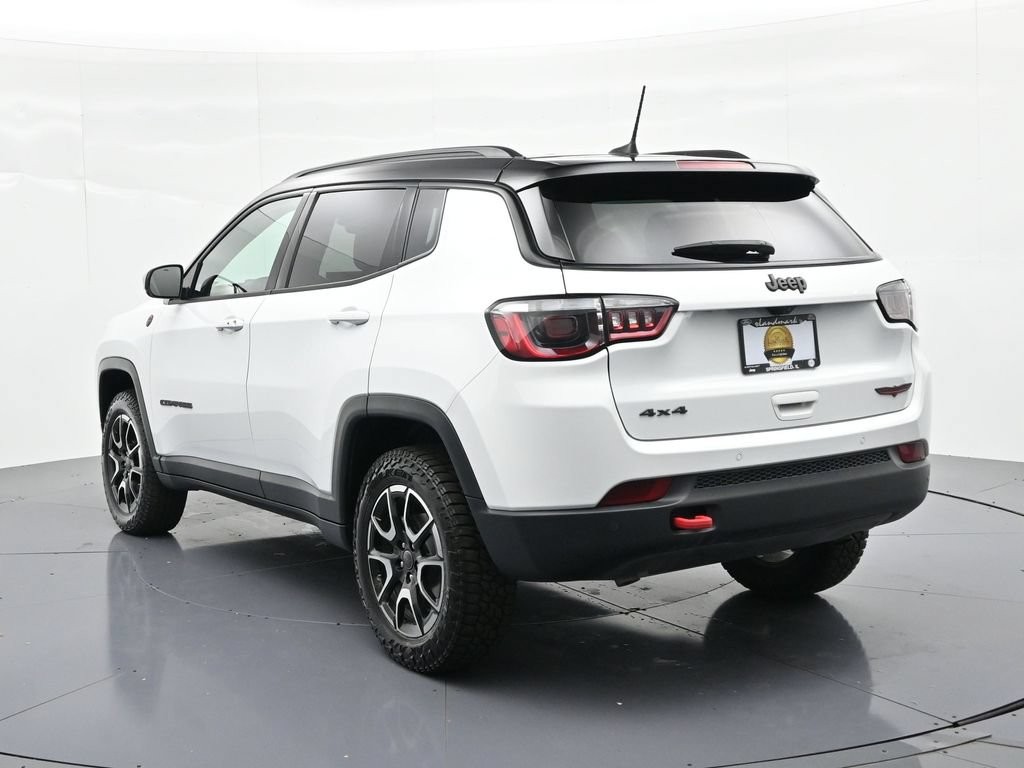 Jeep Compass Vehicle Full-screen Gallery Image 7
