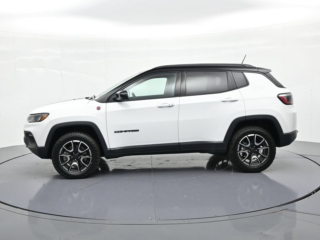 Jeep Compass Vehicle Full-screen Gallery Image 8