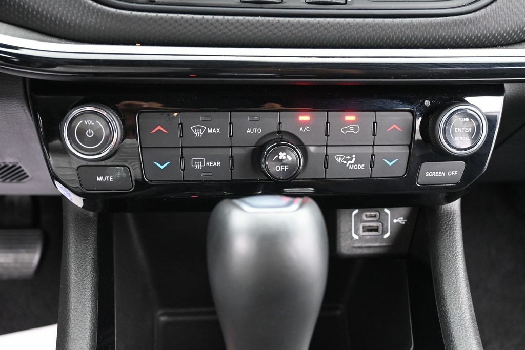 Jeep Compass Vehicle Full-screen Gallery Image 10