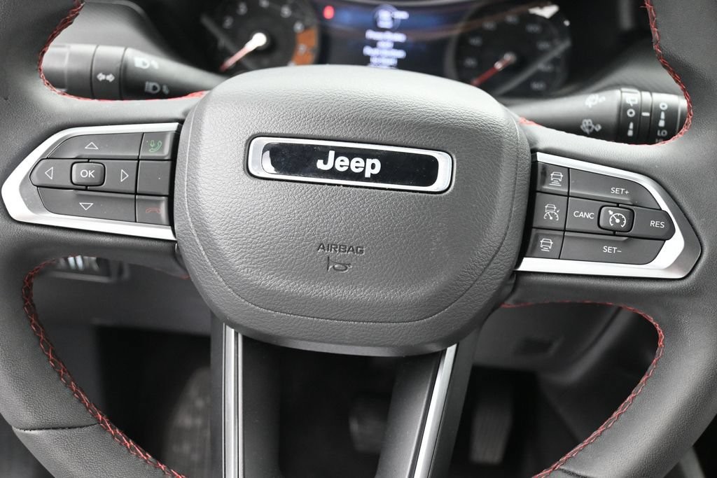 Jeep Compass Vehicle Full-screen Gallery Image 12