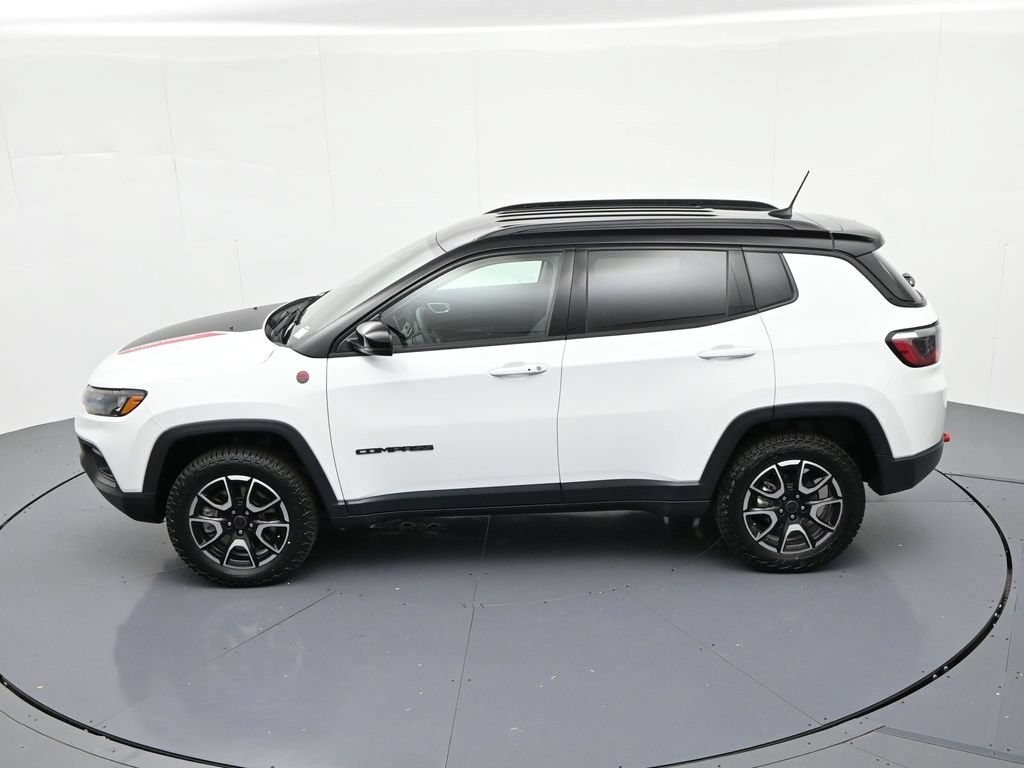 Jeep Compass Vehicle Full-screen Gallery Image 17
