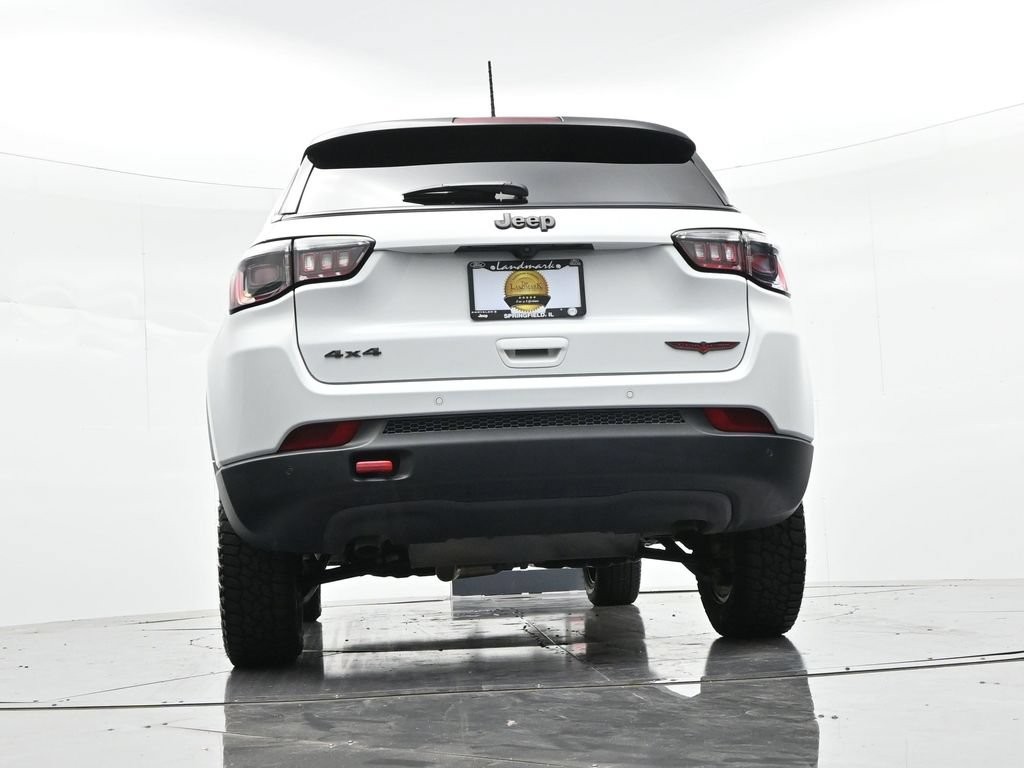 Jeep Compass Vehicle Full-screen Gallery Image 19