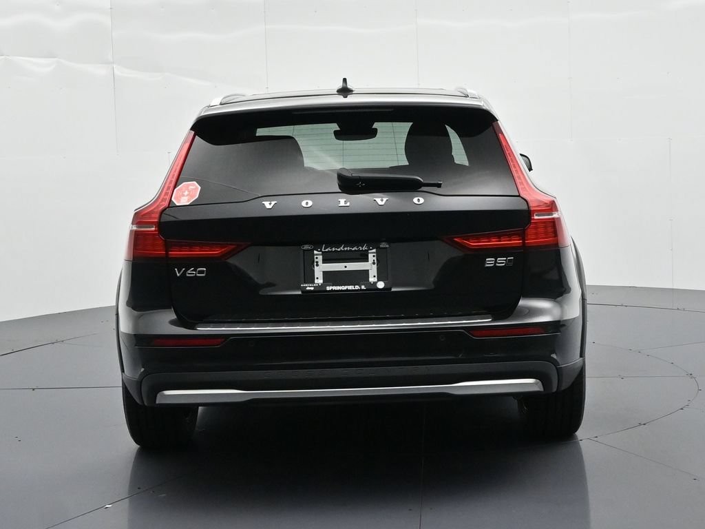 Volvo V60 Cross Country Vehicle Full-screen Gallery Image 6