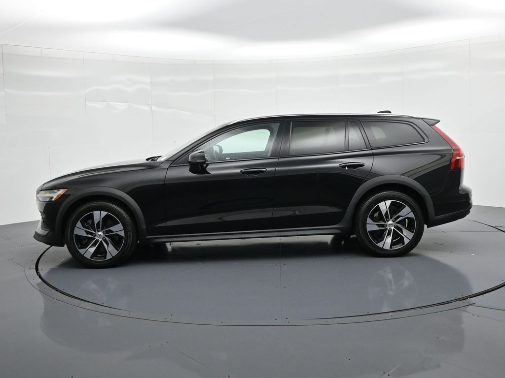 Volvo V60 Cross Country Vehicle Full-screen Gallery Image 8
