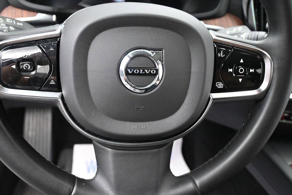 Volvo V60 Cross Country Vehicle Full-screen Gallery Image 12