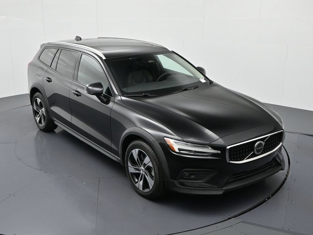 Volvo V60 Cross Country Vehicle Full-screen Gallery Image 14