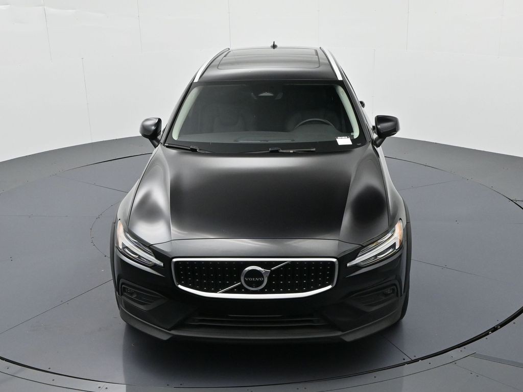 Volvo V60 Cross Country Vehicle Full-screen Gallery Image 15