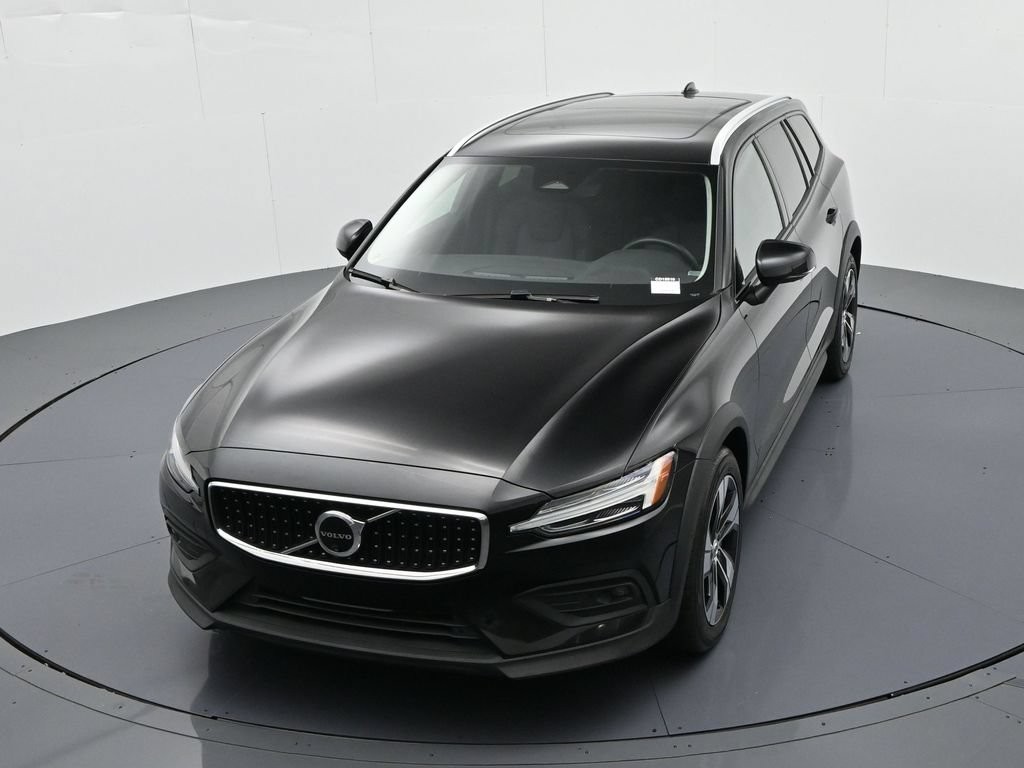 Volvo V60 Cross Country Vehicle Full-screen Gallery Image 16