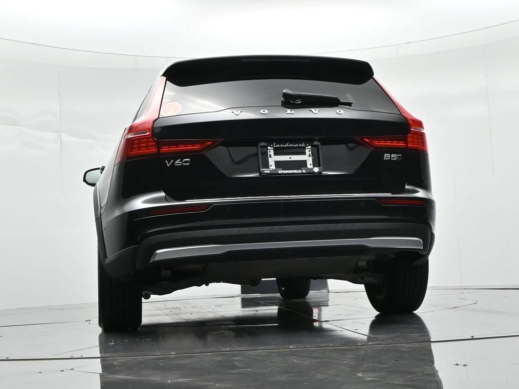 Volvo V60 Cross Country Vehicle Full-screen Gallery Image 19