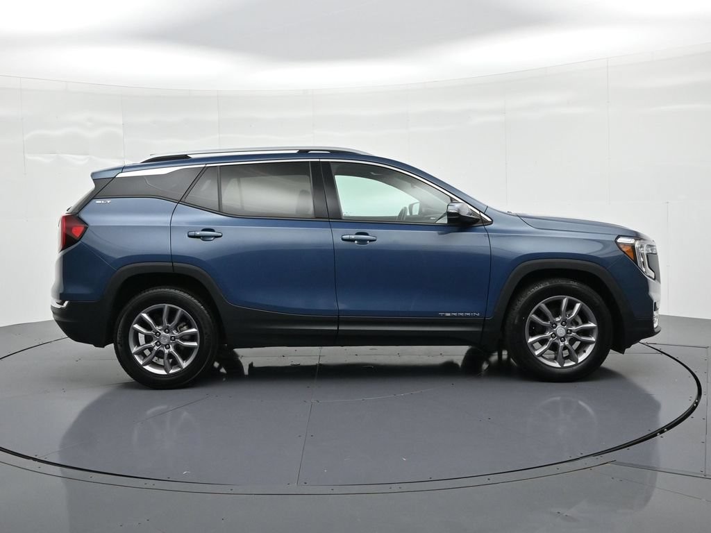 GMC Terrain Vehicle Full-screen Gallery Image 4
