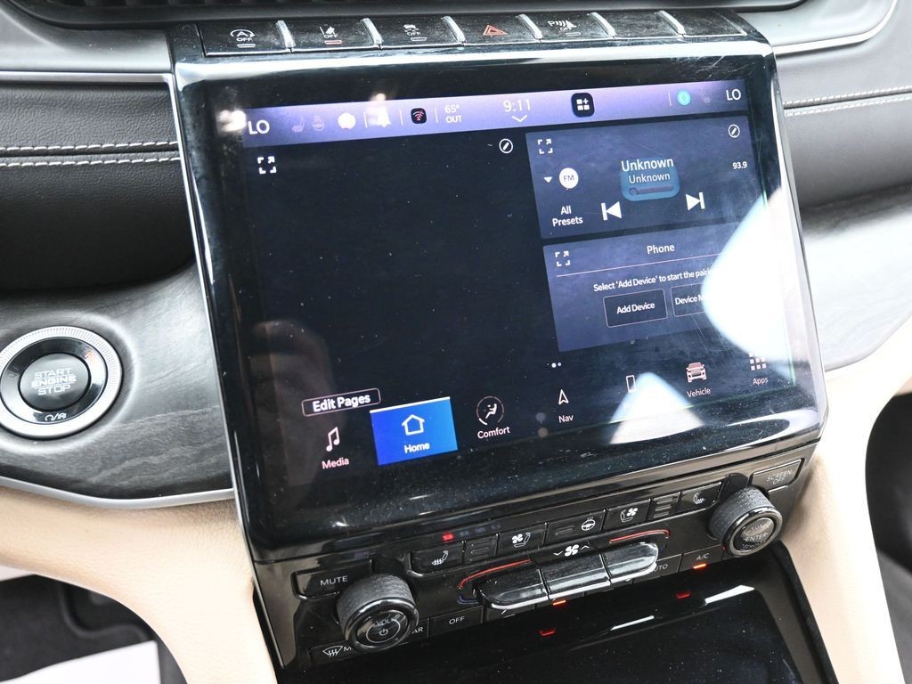 Jeep Grand Cherokee Vehicle Full-screen Gallery Image 10