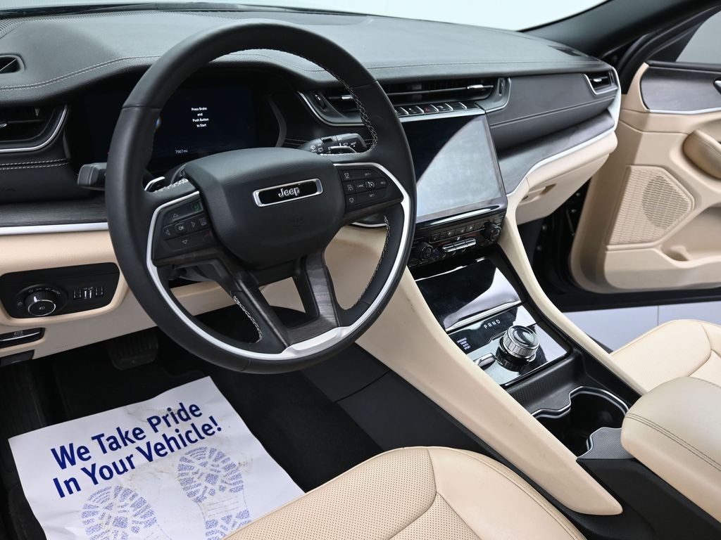 Jeep Grand Cherokee Vehicle Full-screen Gallery Image 17