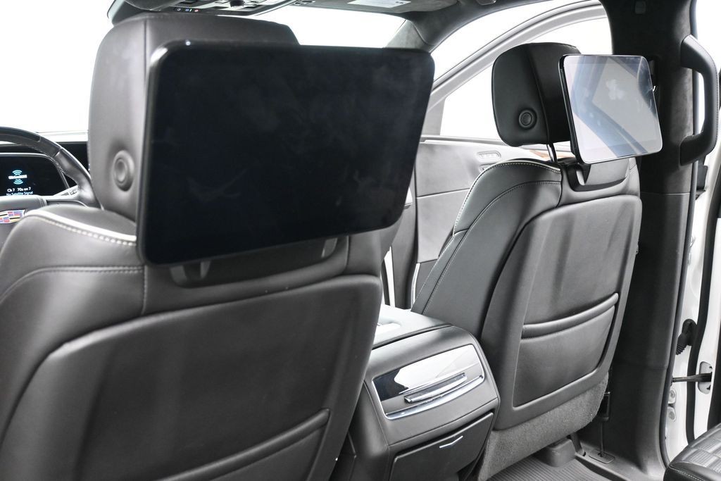 Cadillac Escalade Vehicle Full-screen Gallery Image 9