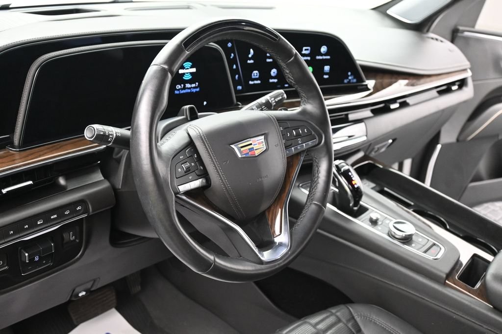 Cadillac Escalade Vehicle Full-screen Gallery Image 11