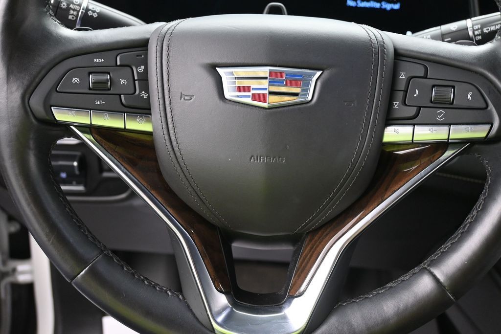 Cadillac Escalade Vehicle Full-screen Gallery Image 13
