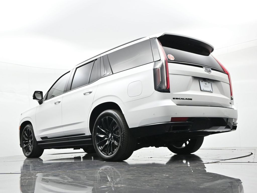 Cadillac Escalade Vehicle Full-screen Gallery Image 18
