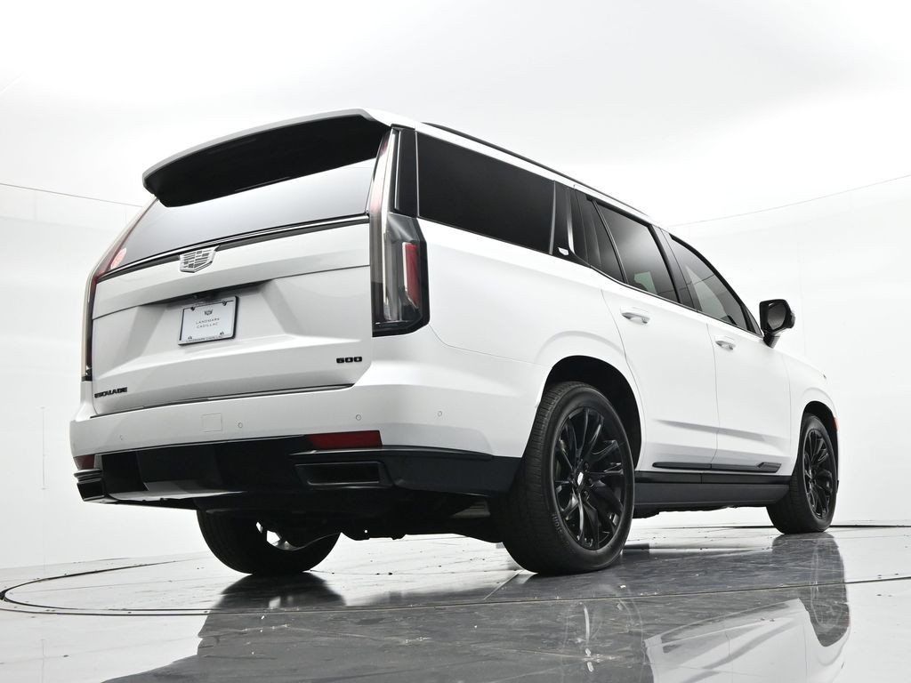 Cadillac Escalade Vehicle Full-screen Gallery Image 20