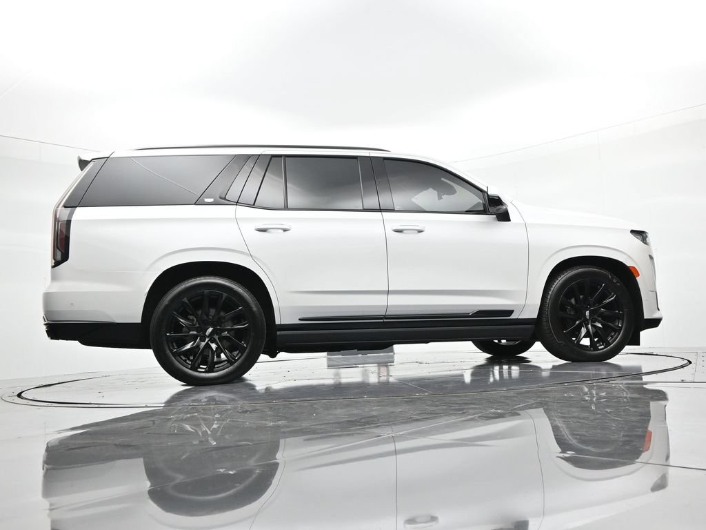 Cadillac Escalade Vehicle Full-screen Gallery Image 21