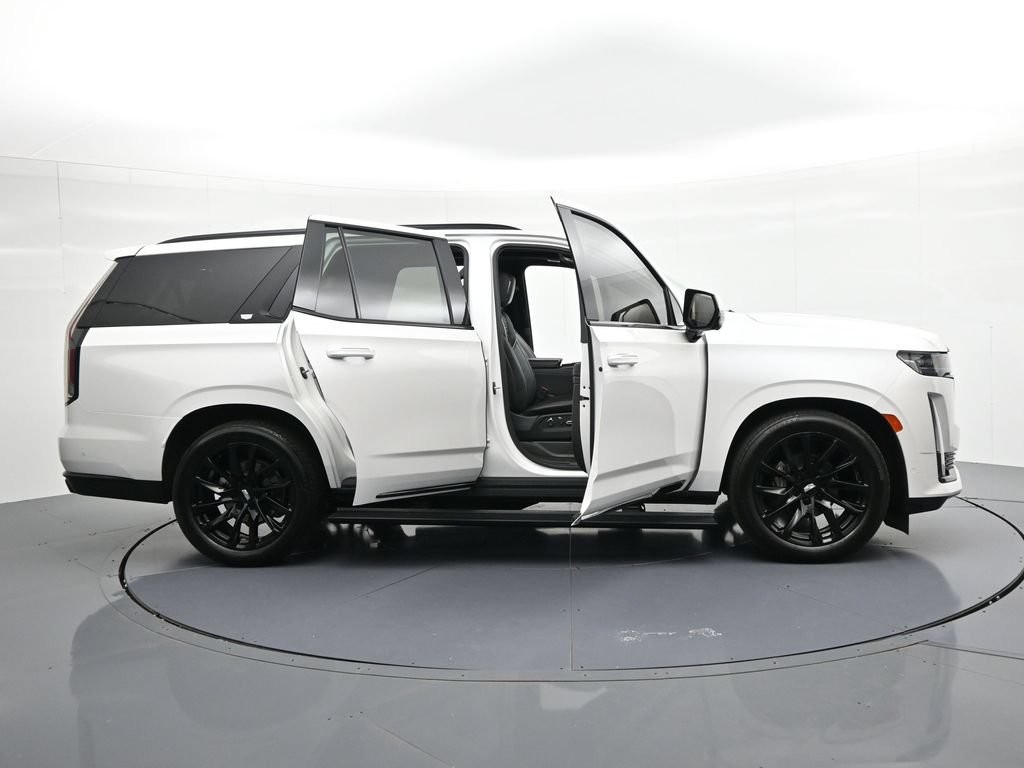 Cadillac Escalade Vehicle Full-screen Gallery Image 22