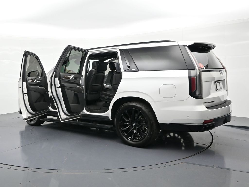 Cadillac Escalade Vehicle Full-screen Gallery Image 23