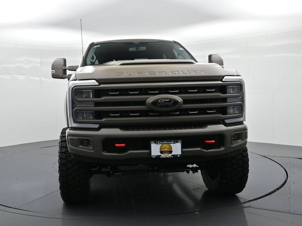 Ford F-250SD Vehicle Full-screen Gallery Image 3