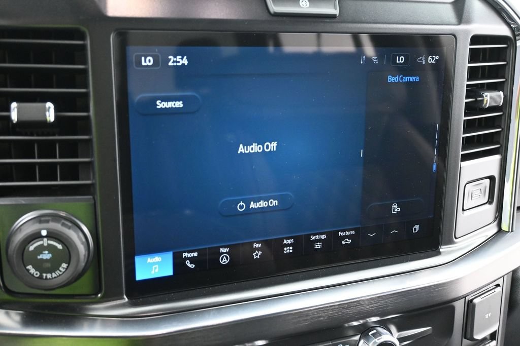 Ford F-250SD Vehicle Full-screen Gallery Image 12