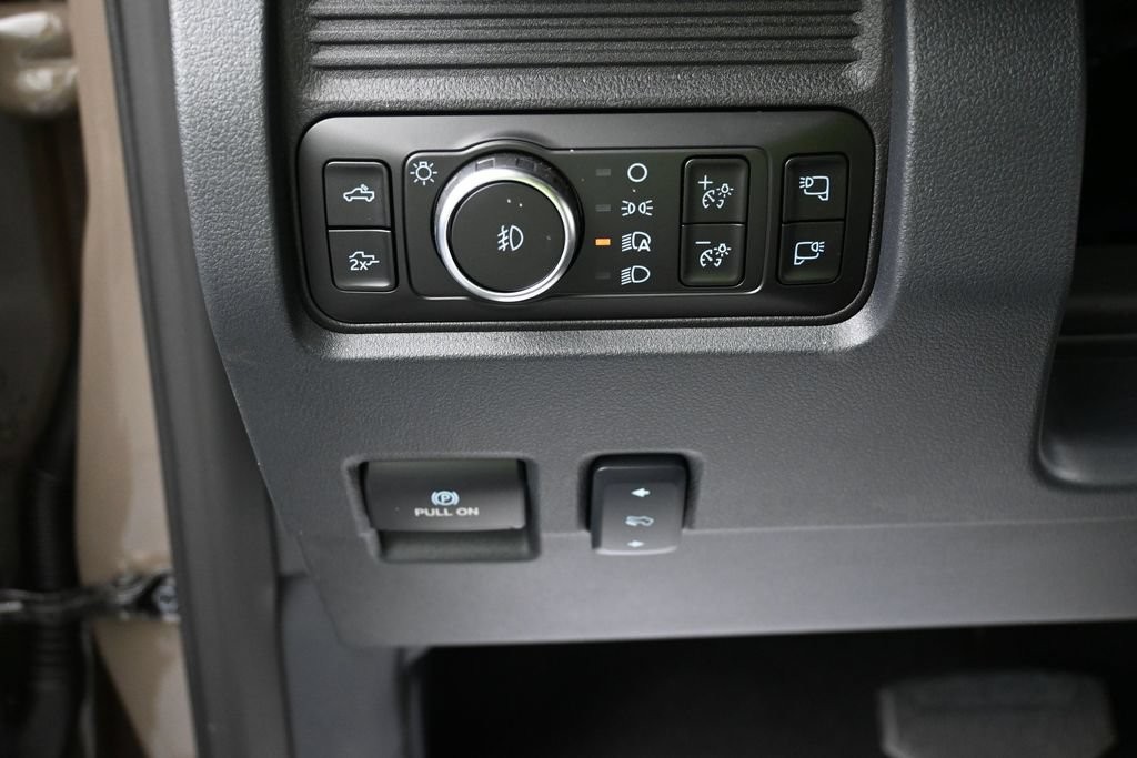 Ford F-250SD Vehicle Full-screen Gallery Image 16