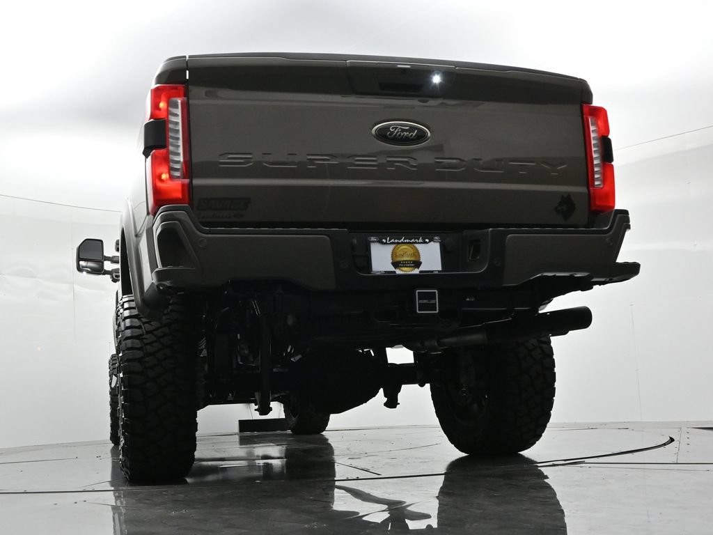 Ford F-250SD Vehicle Full-screen Gallery Image 23