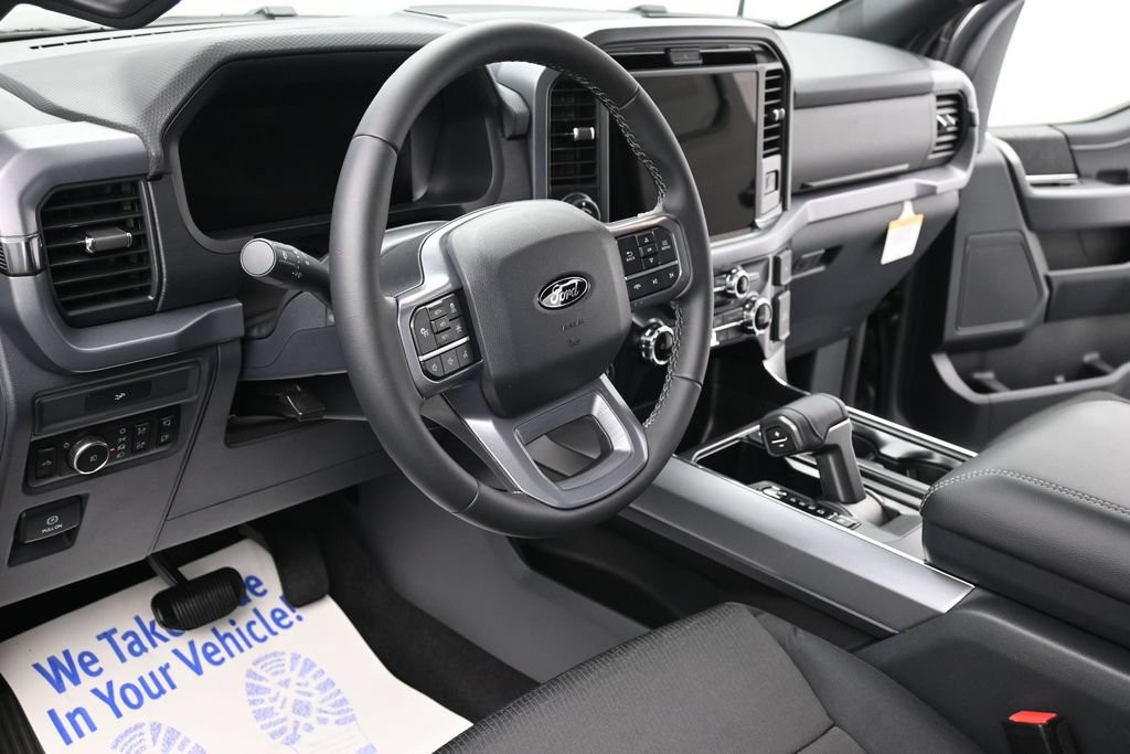 Ford F-150 Vehicle Full-screen Gallery Image 16