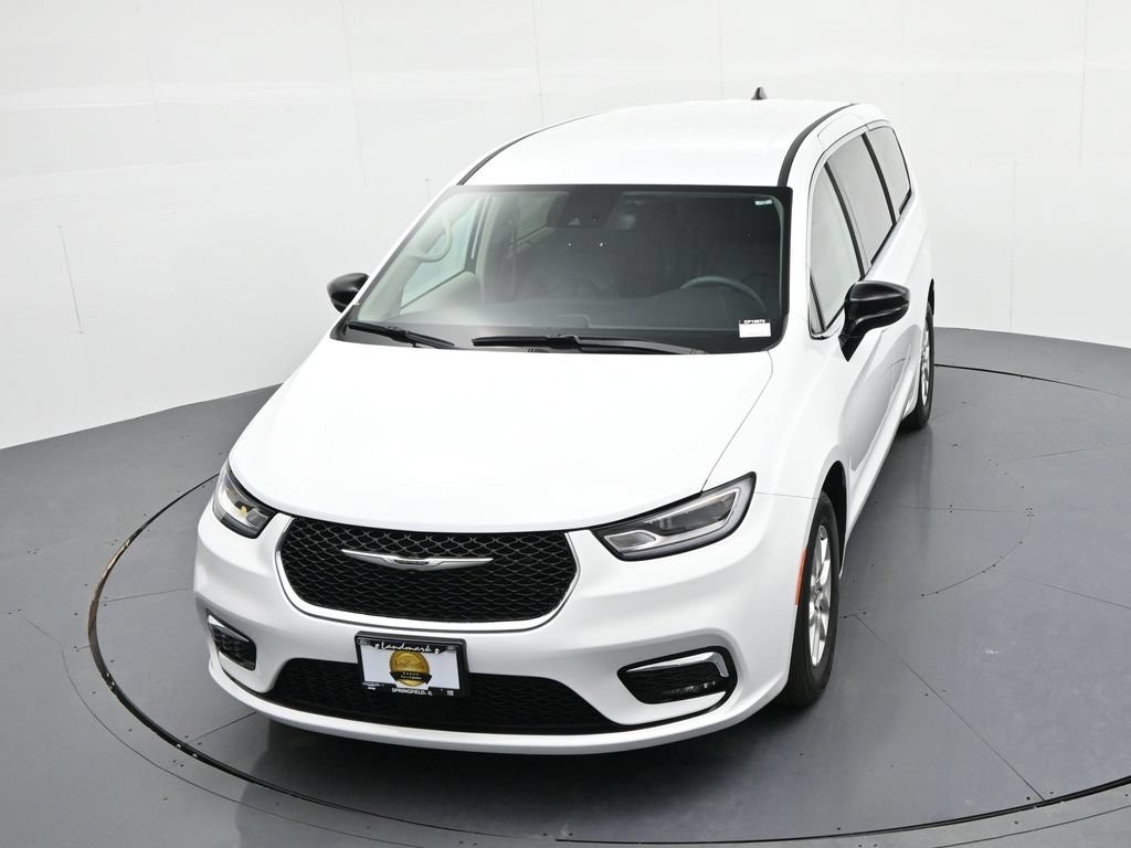 Chrysler Pacifica Vehicle Full-screen Gallery Image 18