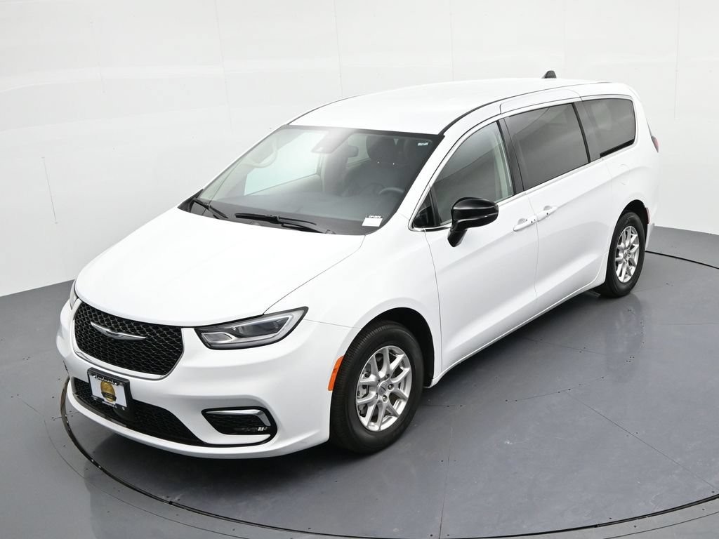 Chrysler Pacifica Vehicle Full-screen Gallery Image 19