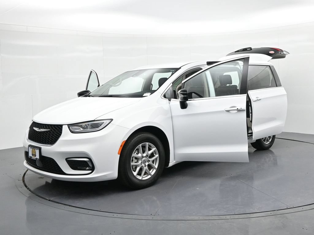 Chrysler Pacifica Vehicle Full-screen Gallery Image 27