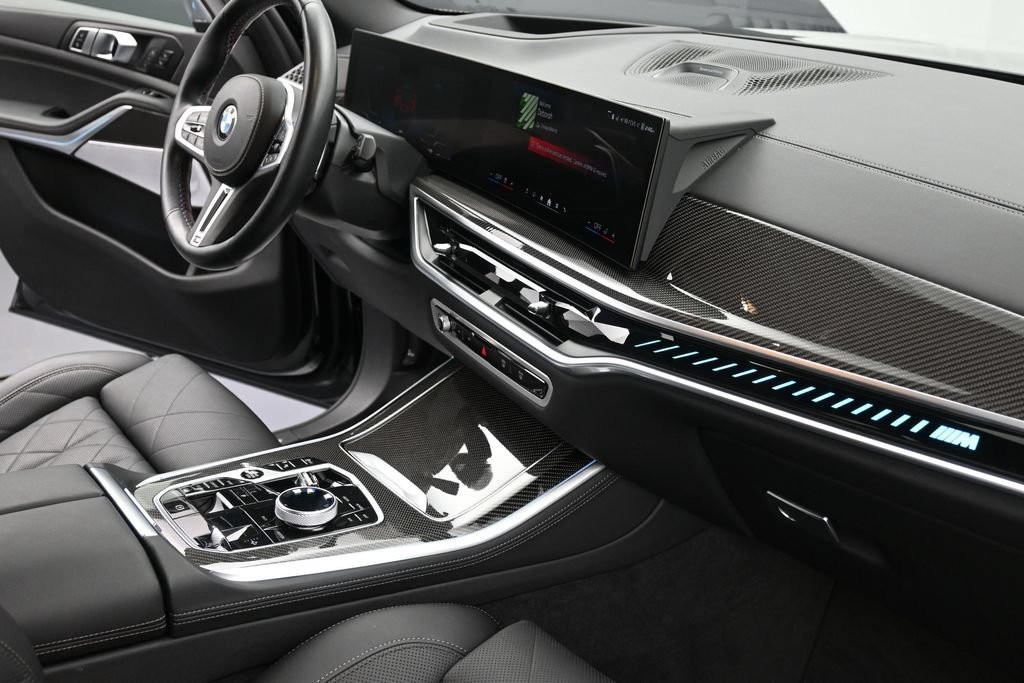 BMW X5 Vehicle Full-screen Gallery Image 10
