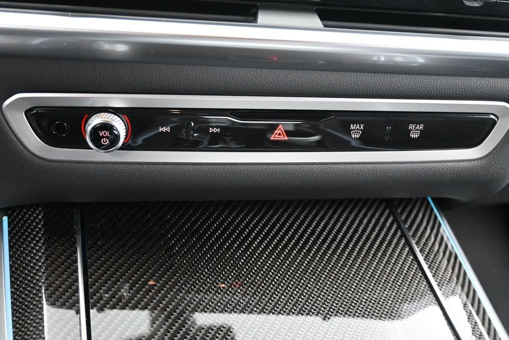 BMW X5 Vehicle Full-screen Gallery Image 13