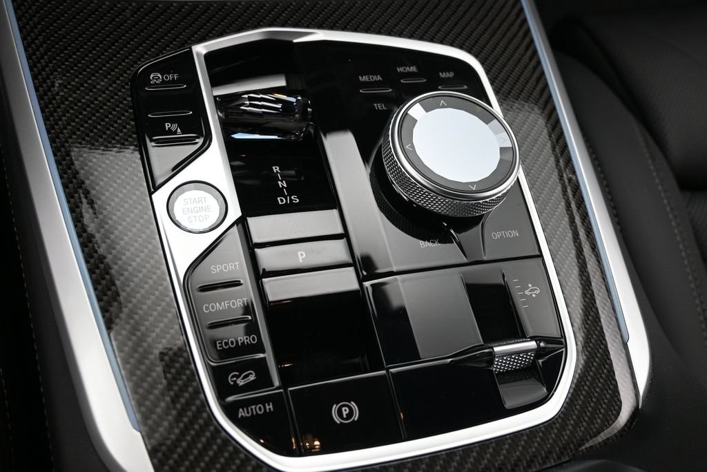 BMW X5 Vehicle Full-screen Gallery Image 14