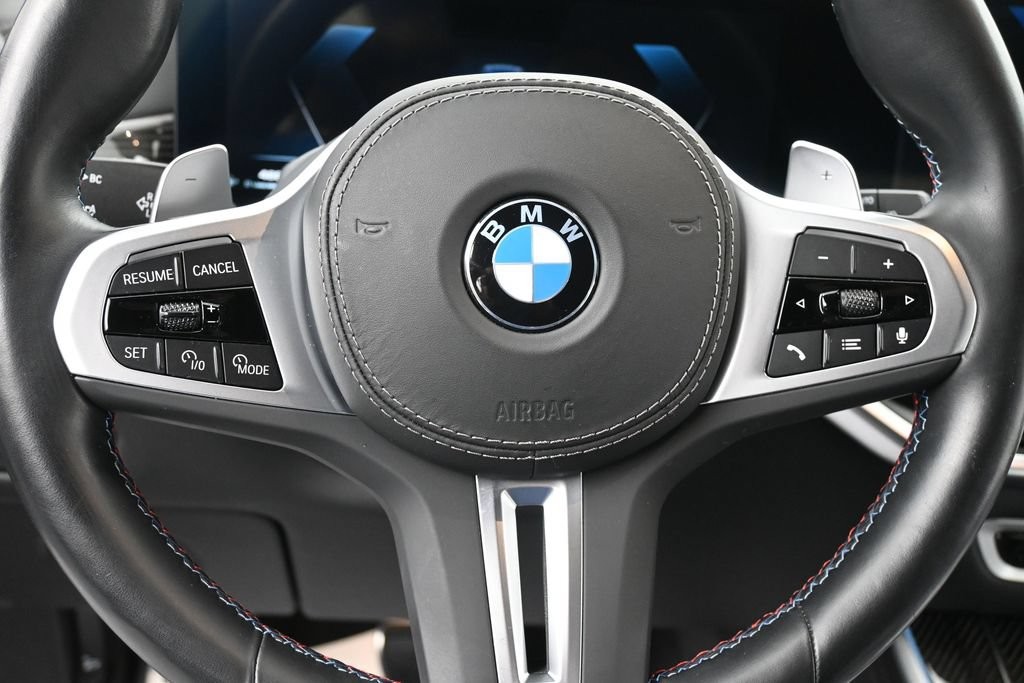 BMW X5 Vehicle Full-screen Gallery Image 15