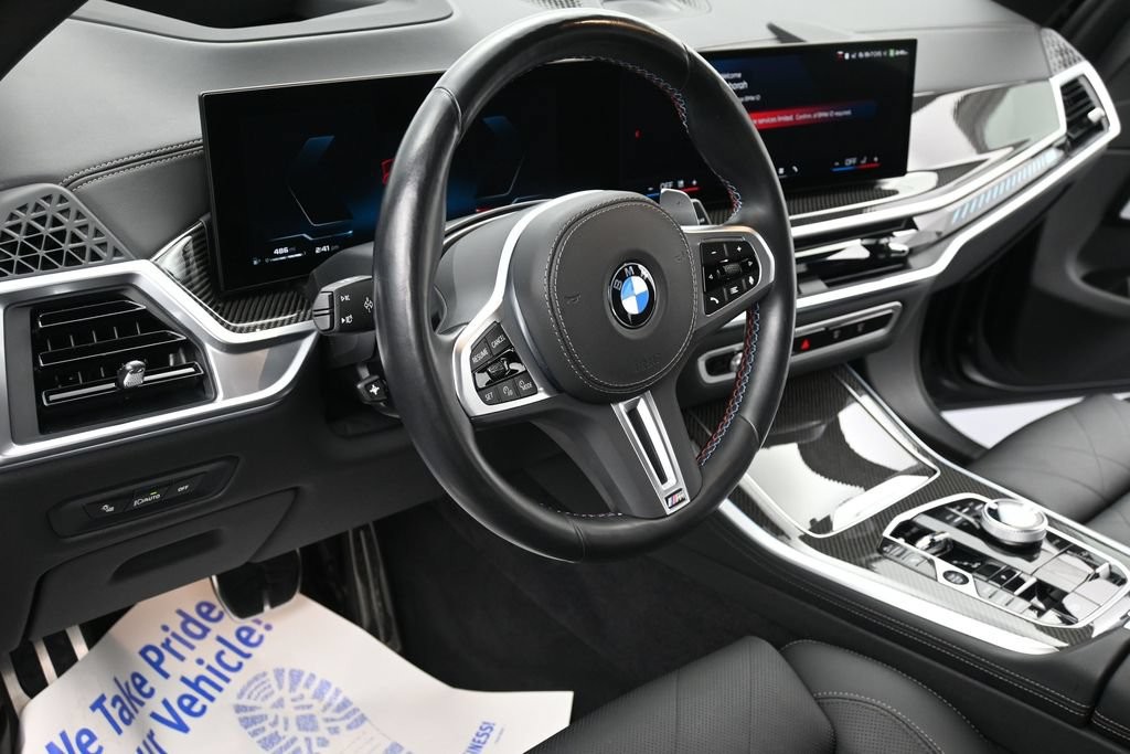 BMW X5 Vehicle Full-screen Gallery Image 17