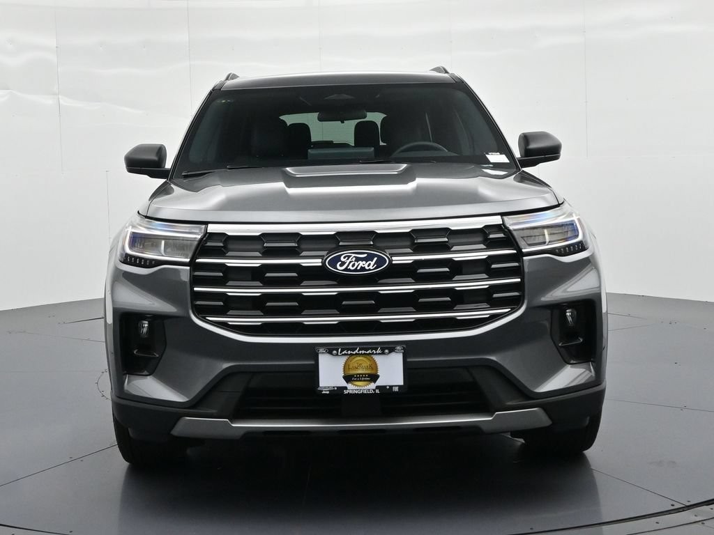Ford Explorer Vehicle Full-screen Gallery Image 3