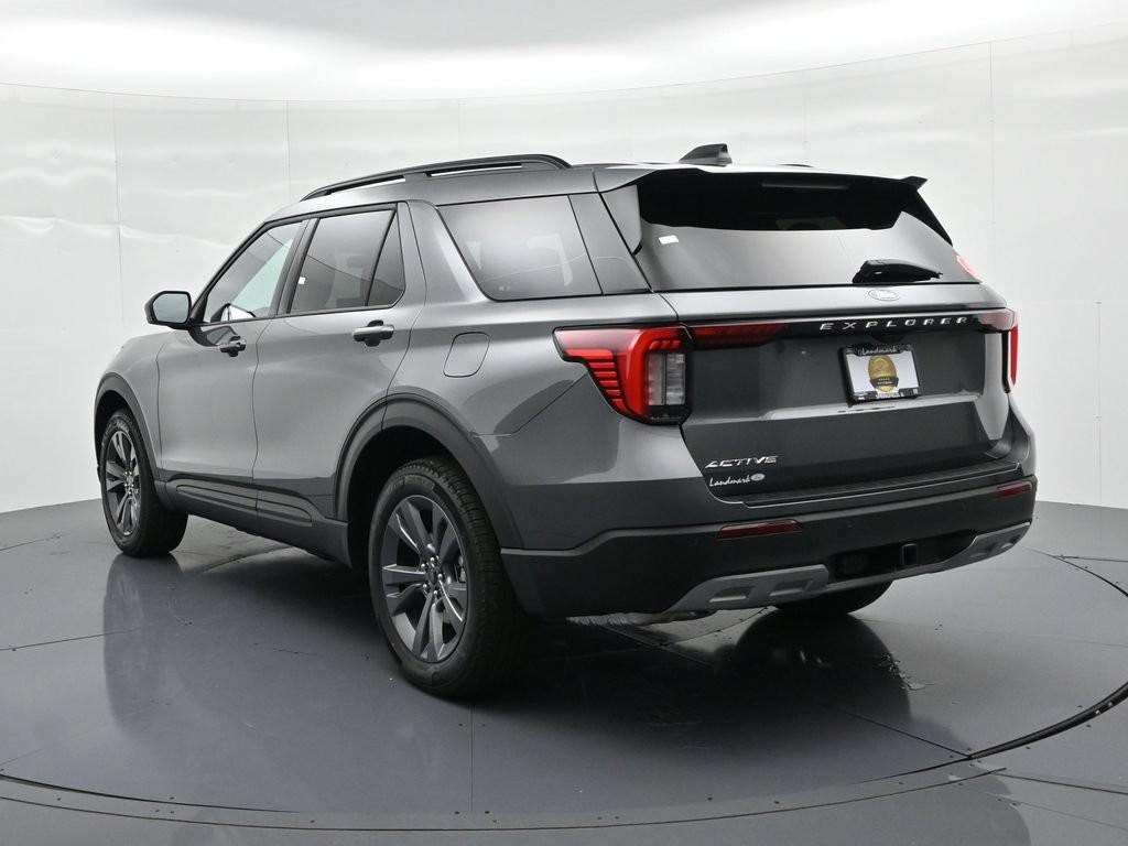 Ford Explorer Vehicle Full-screen Gallery Image 8