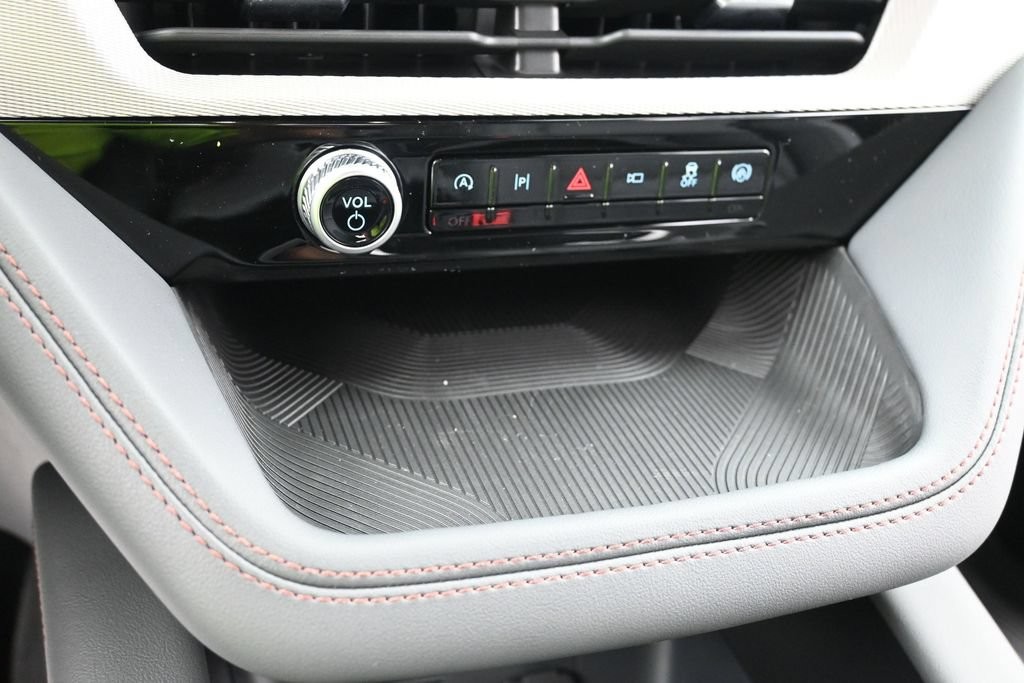Ford Explorer Vehicle Full-screen Gallery Image 11