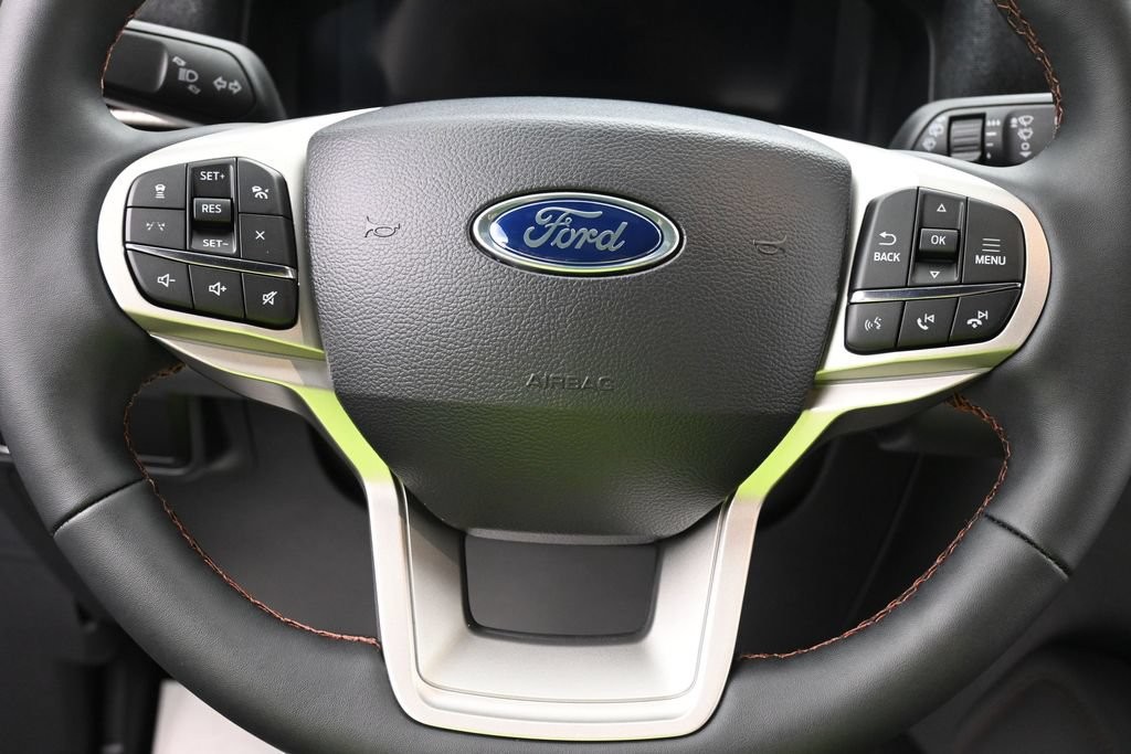 Ford Explorer Vehicle Full-screen Gallery Image 13
