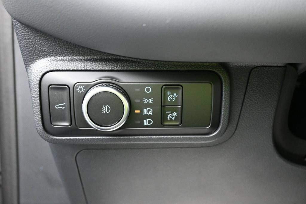 Ford Explorer Vehicle Full-screen Gallery Image 14