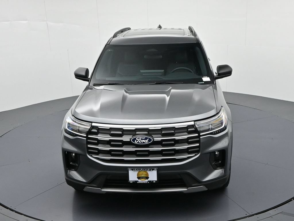 Ford Explorer Vehicle Full-screen Gallery Image 18