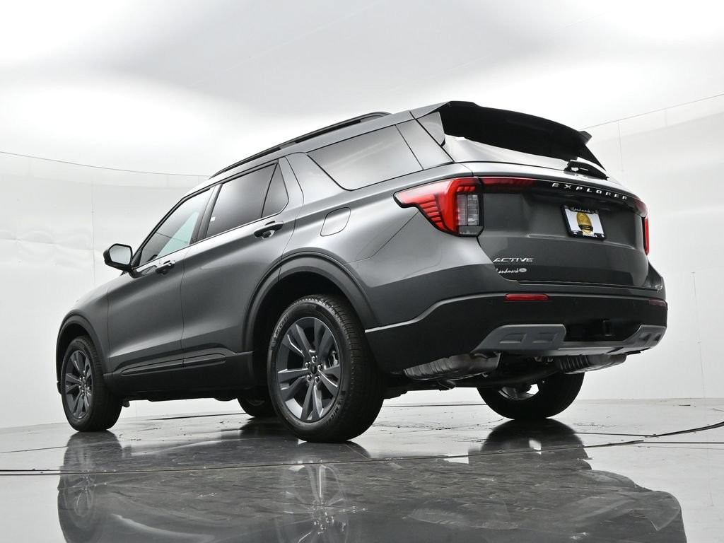 Ford Explorer Vehicle Full-screen Gallery Image 21